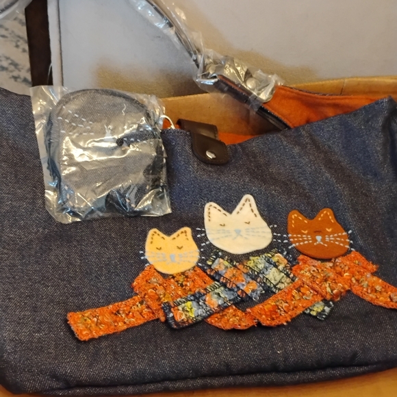 Purse - Picture 1 of 3